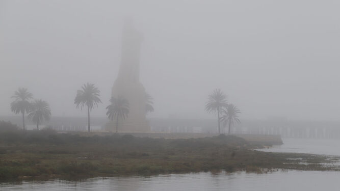 Imagen de archivo de un día de niebla en Huelva.